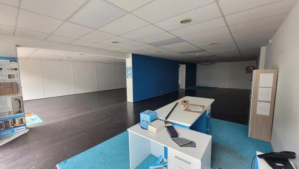 Retail in Lattes for lease - Interior Photo - Image 1 of 5