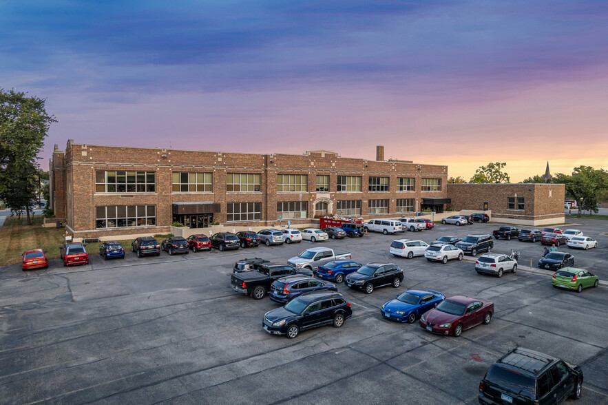 810 4th Ave S, Moorhead, MN for sale - Building Photo - Image 1 of 13