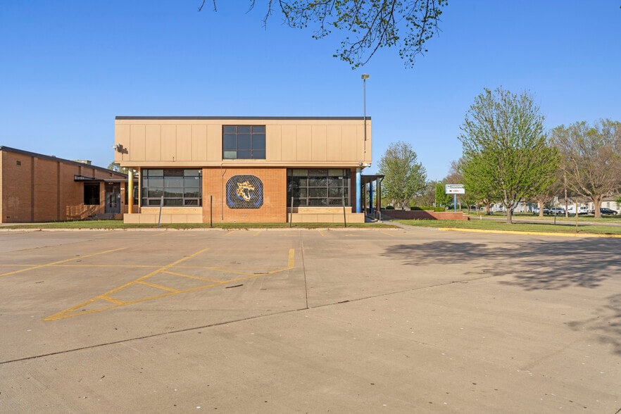 3550 E Ross Pky, Wichita, KS for sale - Building Photo - Image 2 of 22