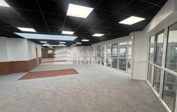 Office in Torcy for lease Interior Photo- Image 2 of 3