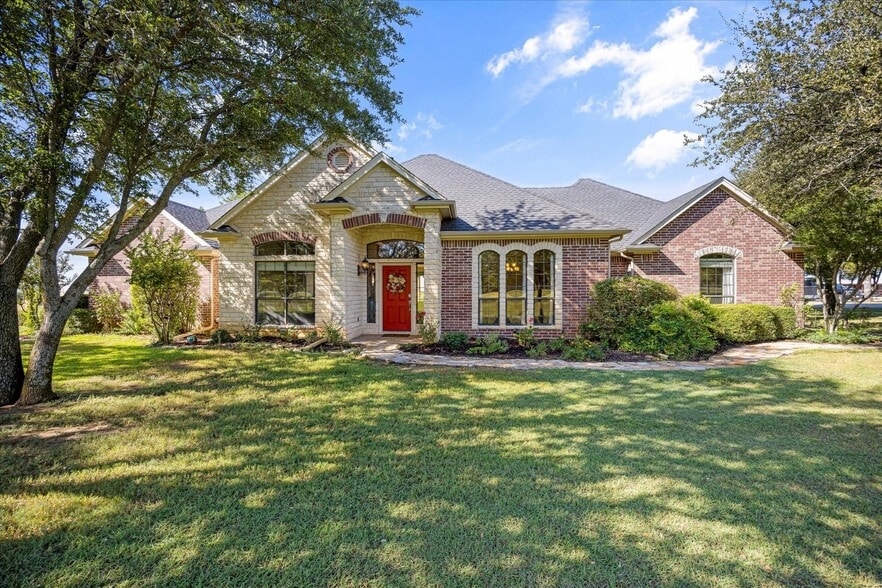 5444 Meadow Ridge Dr, Weatherford, TX for sale - Primary Photo - Image 1 of 39