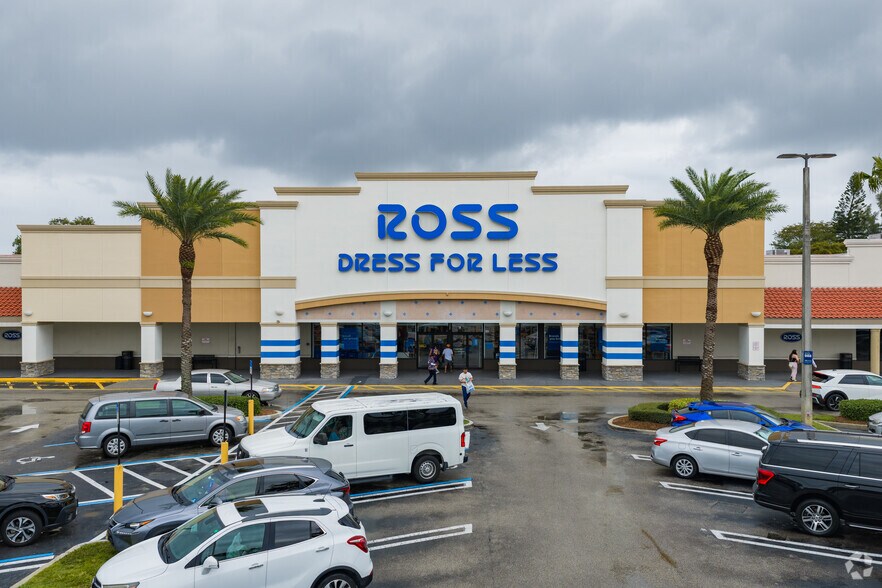 9054-9230 Glades Rd, Boca Raton, FL for lease - Primary Photo - Image 1 of 8