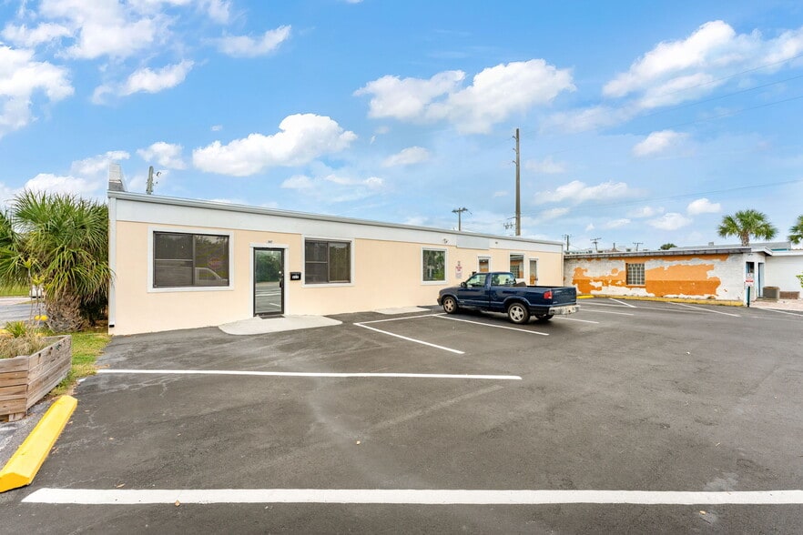 315-317 Minutemen Cswy, Cocoa Beach, FL for sale - Building Photo - Image 1 of 1