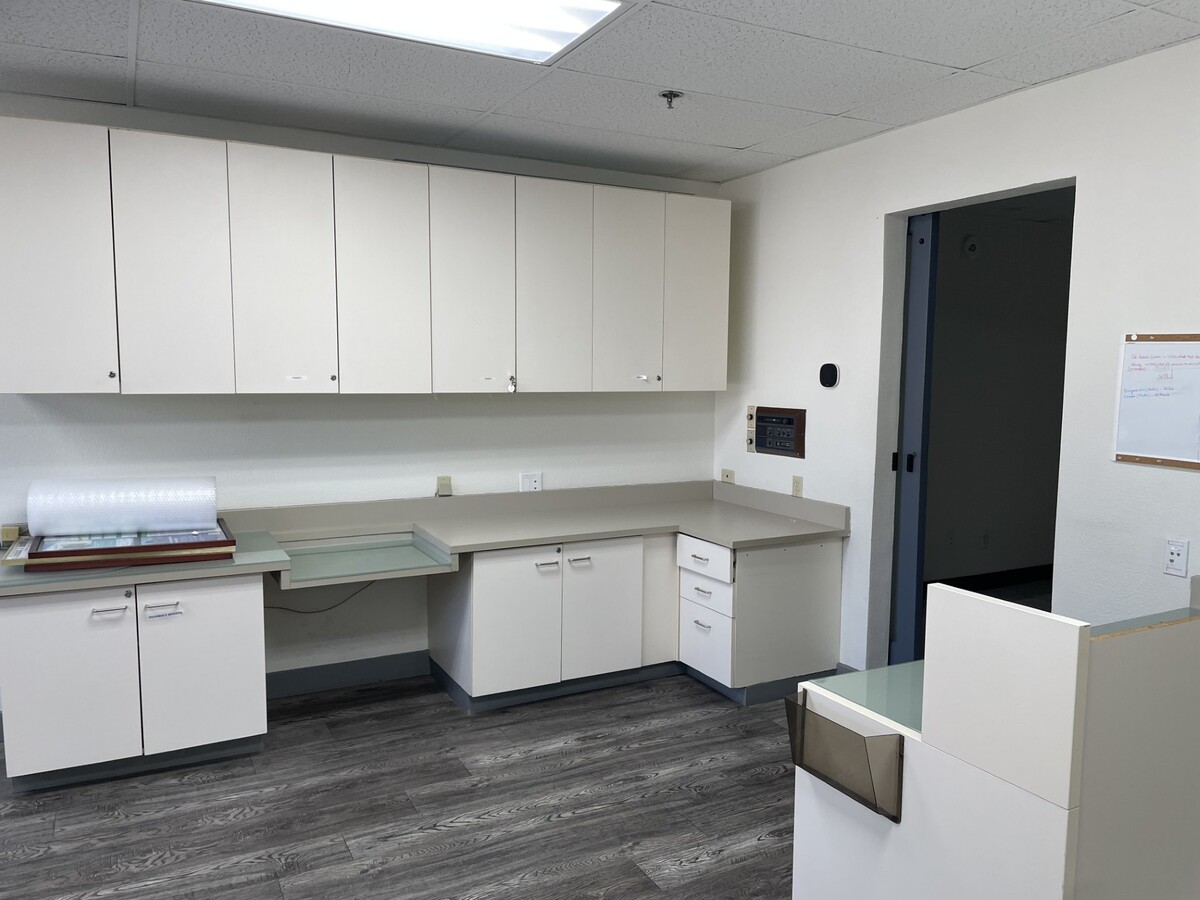 44215 15th St W, Lancaster, CA 93534 - Unit 203 - - Interior Photo - Image 1 of 6