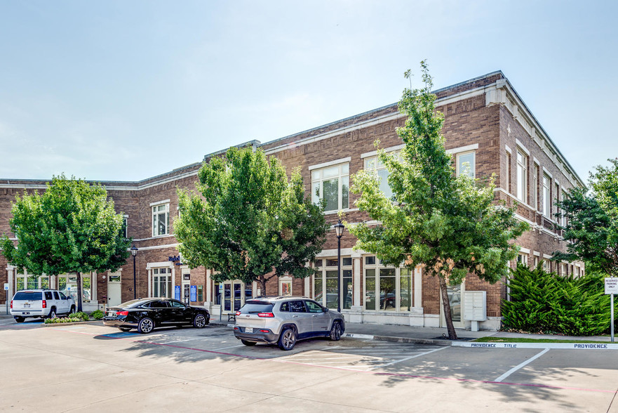 1100 Parker Sq, Flower Mound, TX for lease - Building Photo - Image 1 of 25