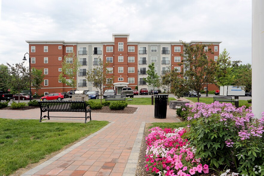 553557 S Commercial St, Manchester, NH 03101