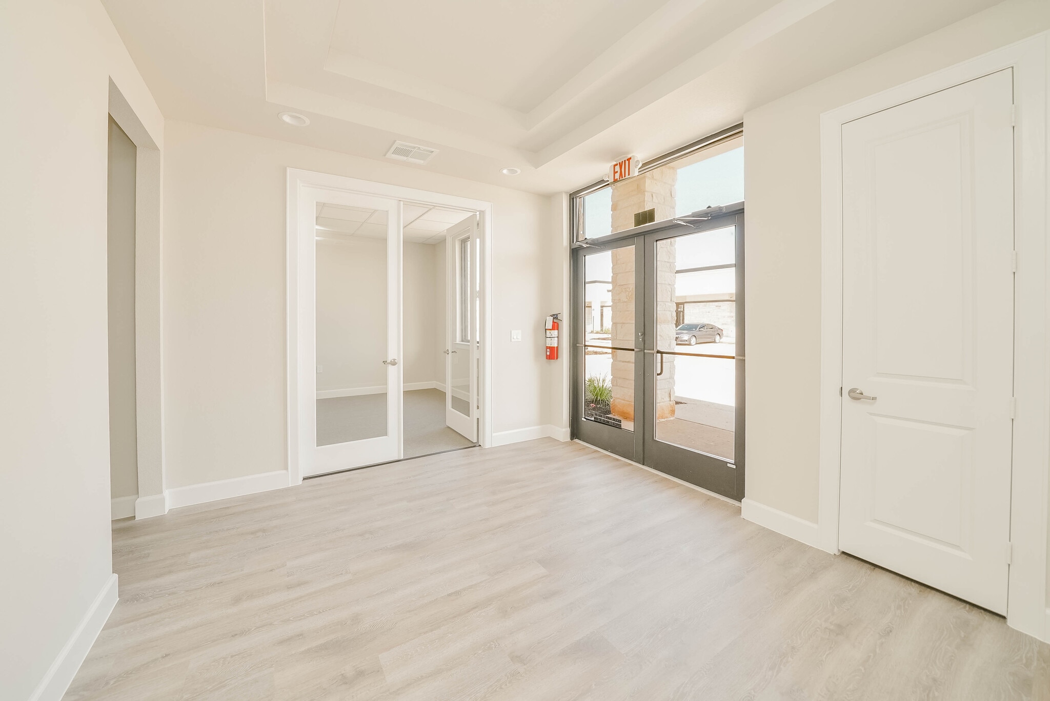 5501 Cabrera dr, Sugar Land, TX for lease Interior Photo- Image 1 of 9