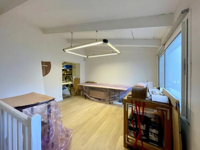 Retail in Maisons-Laffitte for lease - Interior Photo - Image 1 of 7