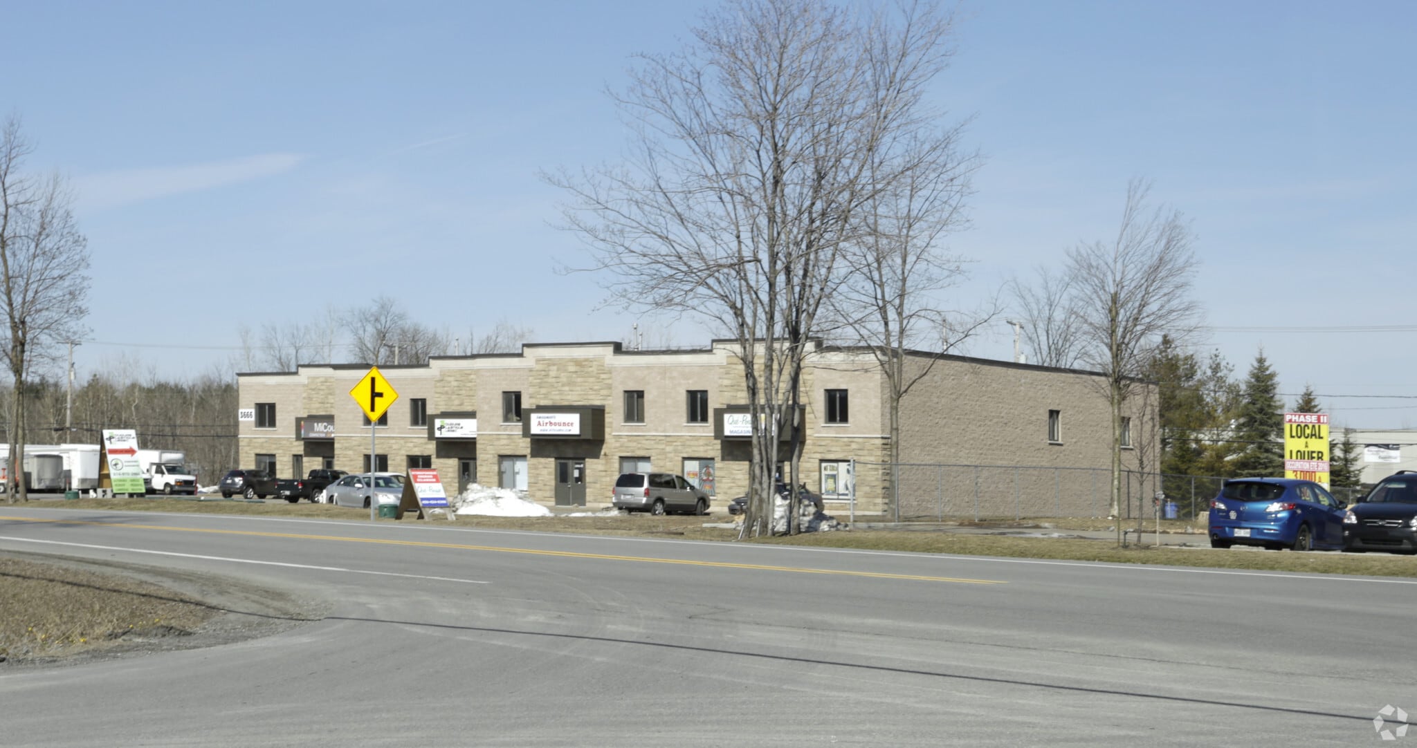 3661-3701 de la Cité-des-Jeunes, Vaudreuil-dorion, QC for sale Primary Photo- Image 1 of 1