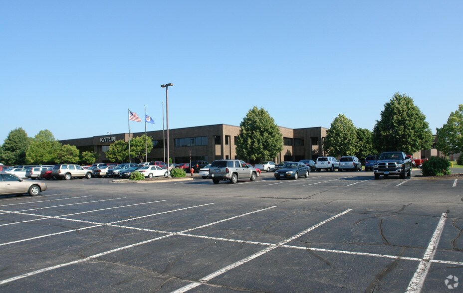 10951 Bush Lake Rd, Bloomington, MN for sale - Building Photo - Image 3 of 15