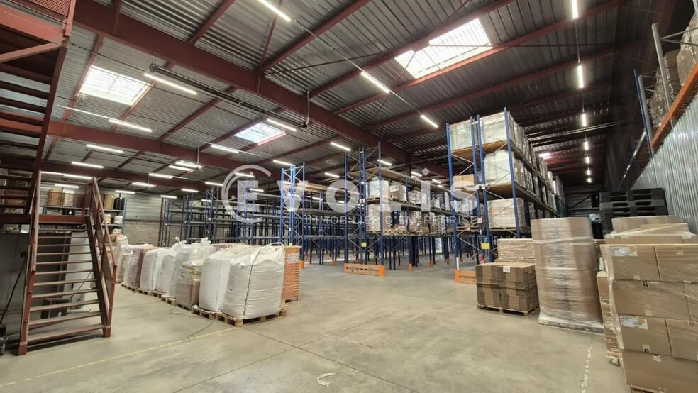 Industrial in Rebais for lease - Building Photo - Image 3 of 23