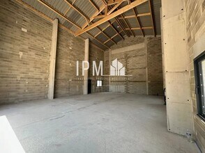 Flex in Rognac for lease Interior Photo- Image 1 of 4