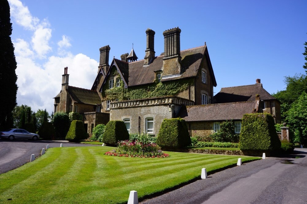 Hedgehog Ln, Haslemere for sale Primary Photo- Image 1 of 1