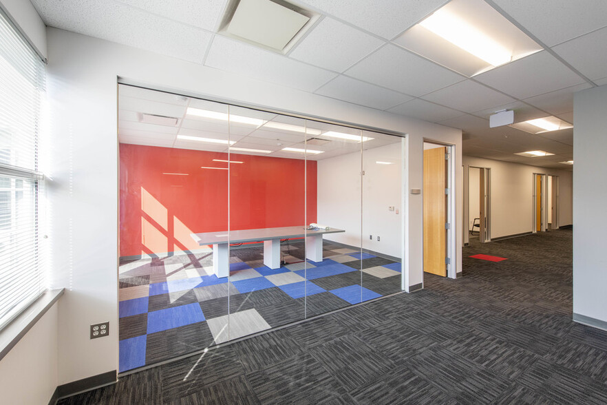 2500 Green Rd, Ann Arbor, MI for lease - Interior Photo - Image 2 of 25