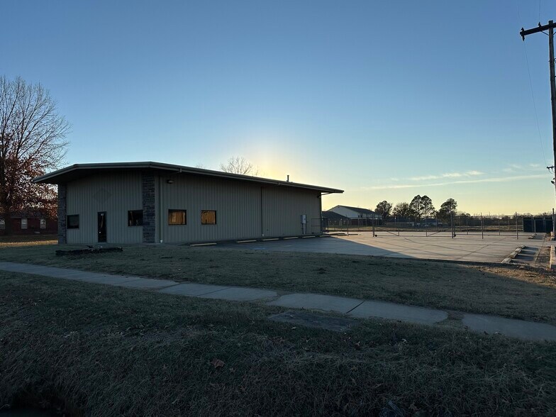 7108 Texas Rd, Fort Smith, AR 72908