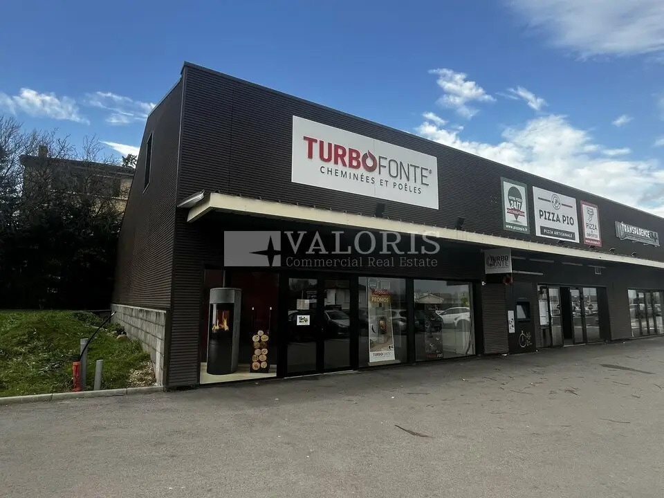 Retail in Limas for lease Building Photo- Image 1 of 17