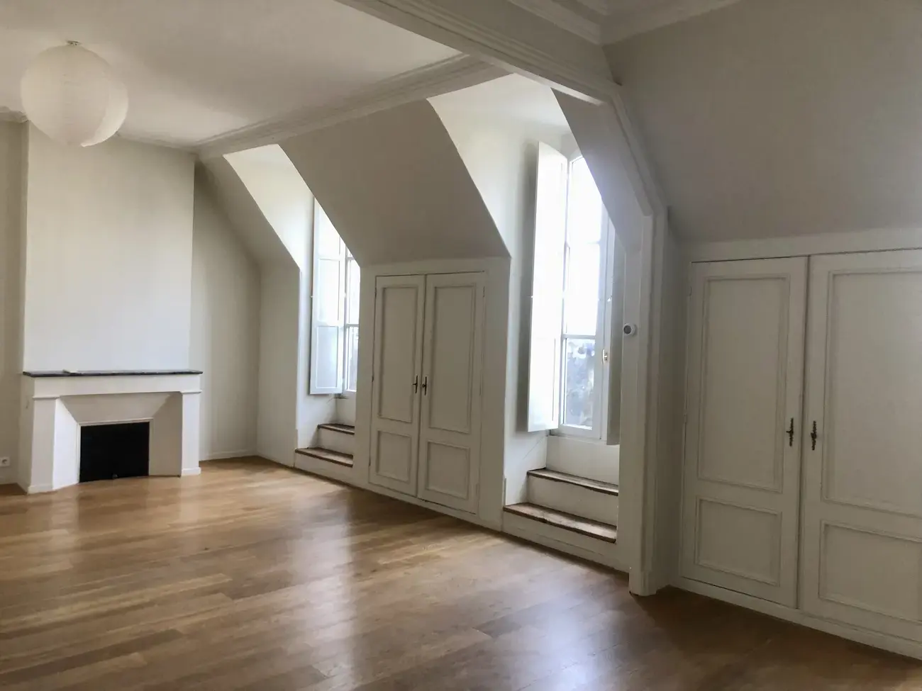 Office in Bordeaux for lease Interior Photo- Image 1 of 4