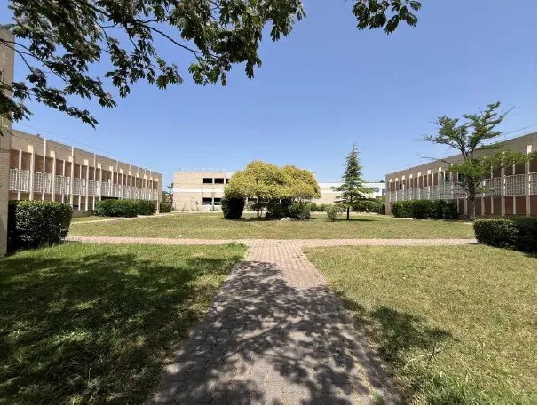 Office in Vitrolles for lease - Building Photo - Image 2 of 13