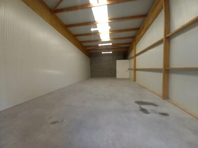 Flex in Saint-André-sur-Orne for lease - Building Photo - Image 2 of 5