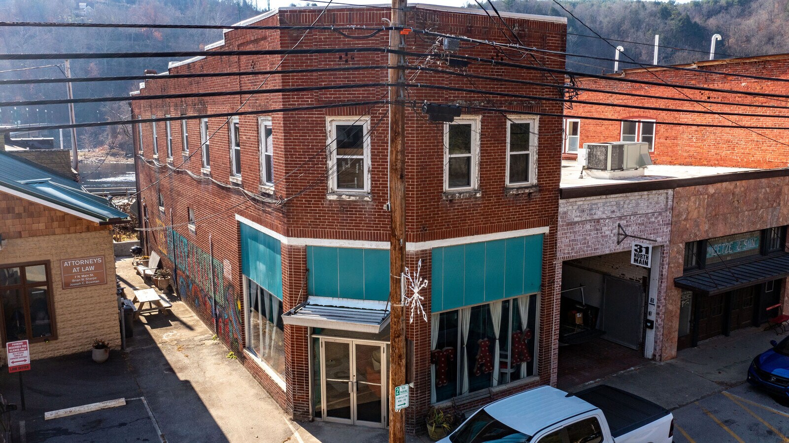 25 N Main St, Marshall, NC 28753