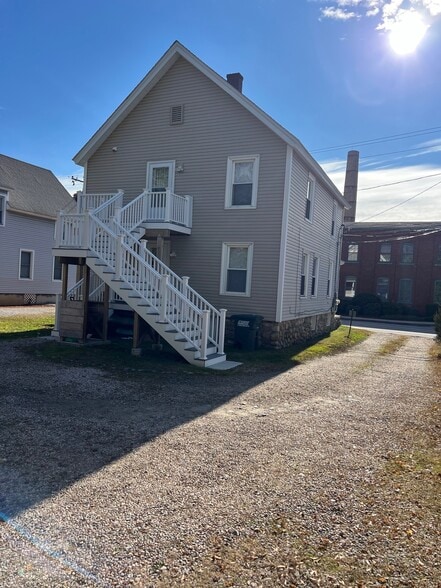 17 Roosevelt Ave, Mystic, CT for sale - Building Photo - Image 3 of 9