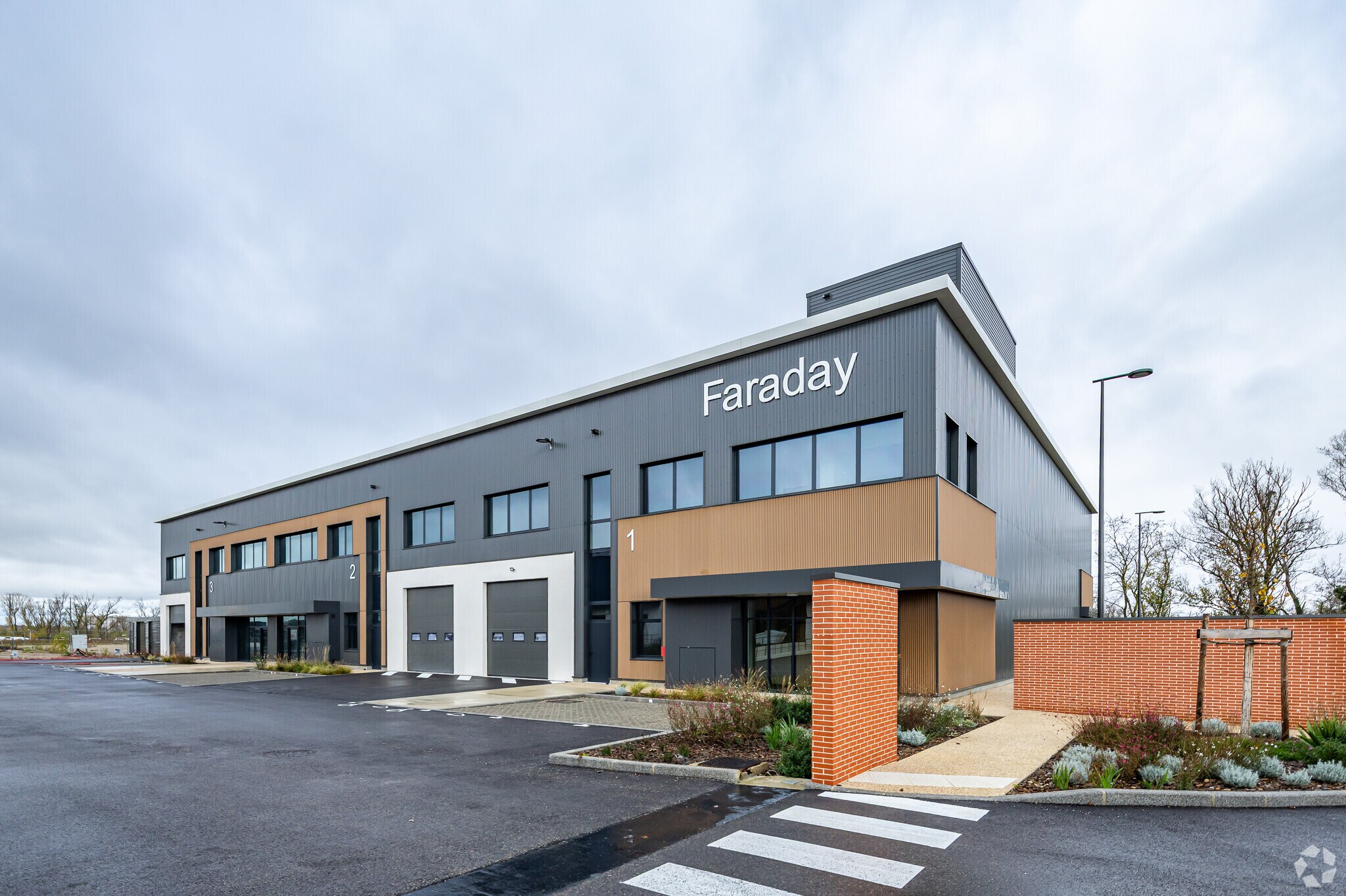 Flex in Saint-Priest for lease Primary Photo- Image 1 of 3