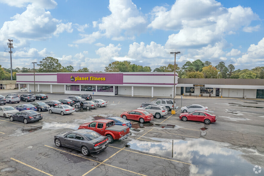 1901 Victory Blvd, Portsmouth, VA for lease - Building Photo - Image 1 of 17