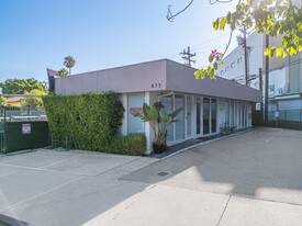 875 Westbourne Dr, West Hollywood CA - Parking Garage