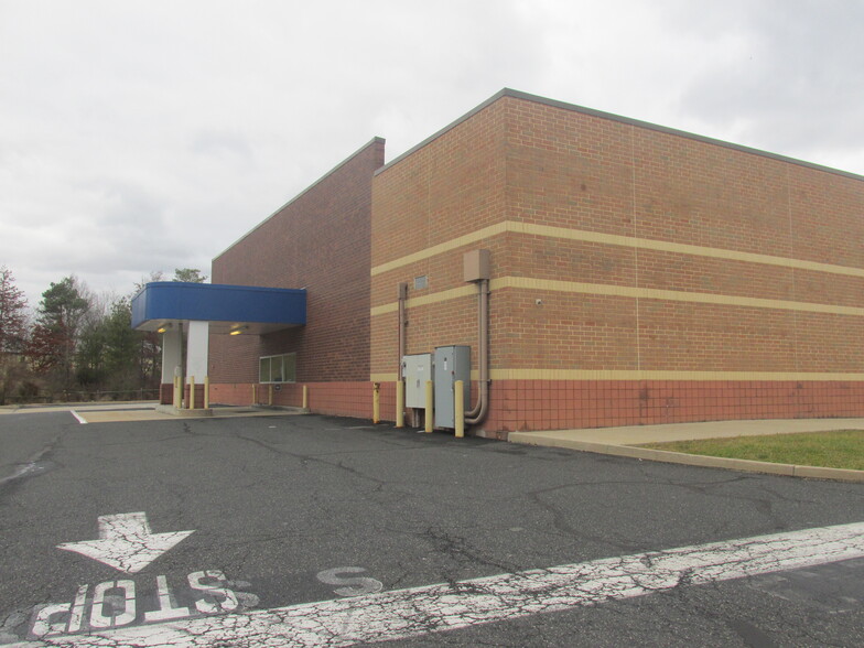 1080 S West End Blvd, Quakertown, PA for lease - Building Photo - Image 3 of 9