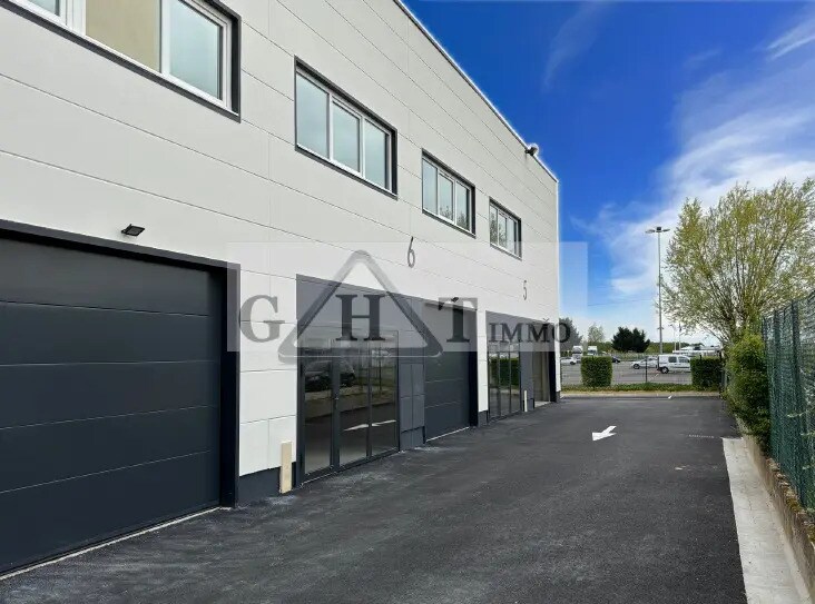Industrial in Fontenay-Trésigny for sale - Building Photo - Image 1 of 4