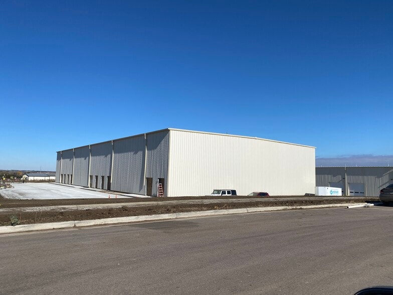 4100 E Producer Ln, Sioux Falls, SD for lease - Building Photo - Image 2 of 6