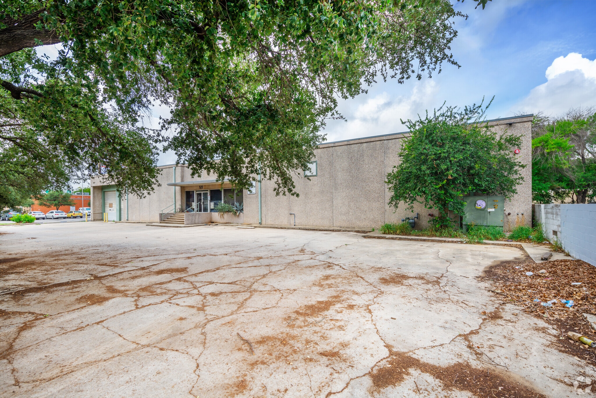 523 Urban Loop, San Antonio, TX for lease Primary Photo- Image 1 of 25