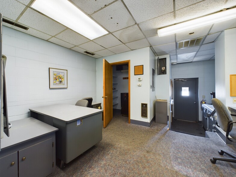 101 E Elm St, Union City, OH for lease - Interior Photo - Image 2 of 50