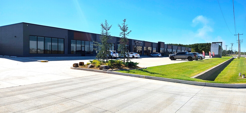 550 NE 24th St, Newcastle, OK 73065 portfolio of 2 properties for sale on LoopNet.com - Building Photo - Image 2 of 10