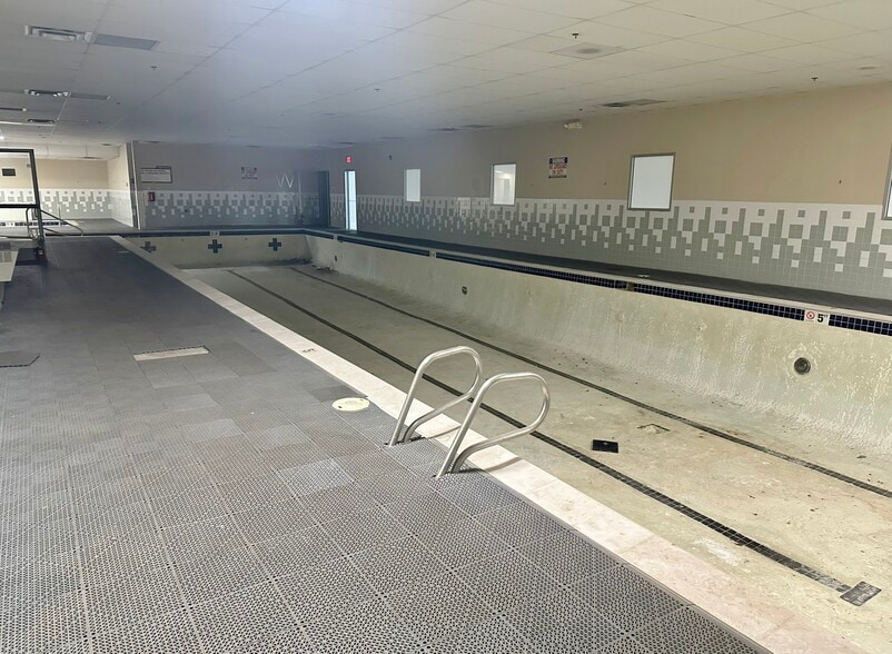 1409 E Danforth Rd, Edmond, OK for lease - Interior Photo - Image 3 of 6