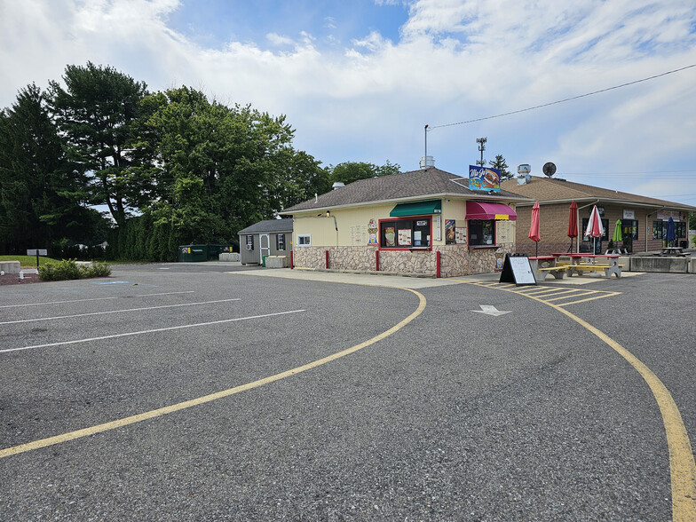 275-279 W Moorestown Rd, Wind Gap, PA for sale - Building Photo - Image 2 of 24