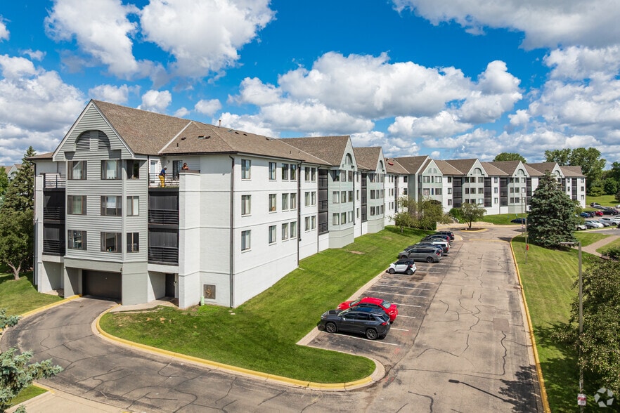 1180 Cushing Cir, Saint Paul, MN for sale - Primary Photo - Image 1 of 36