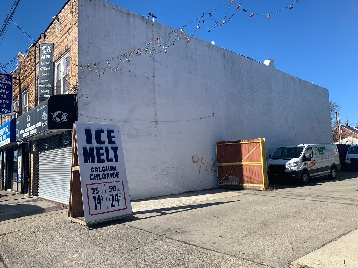 24809 Jericho Tpke, Bellerose, NY 11426