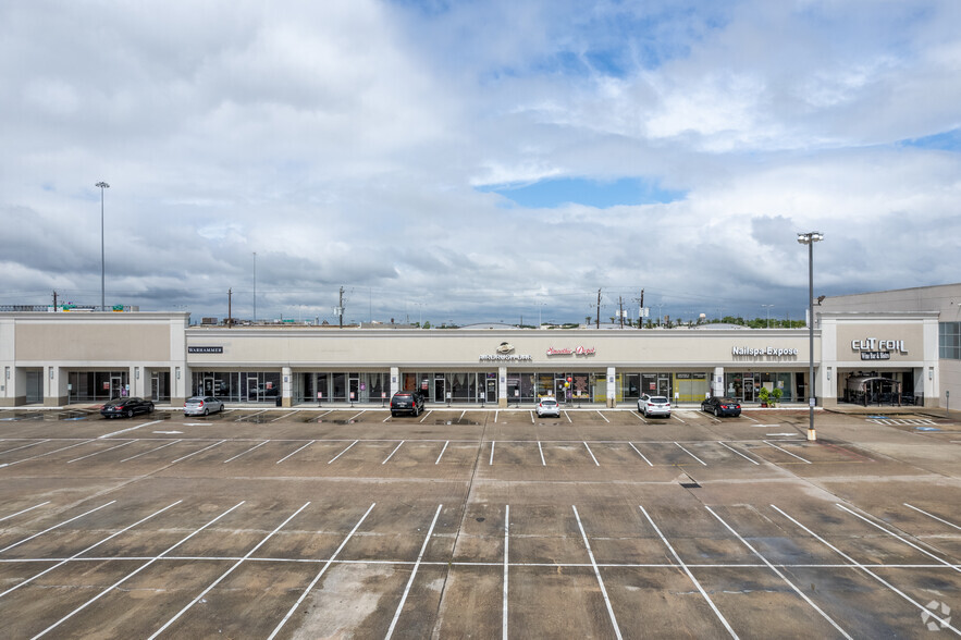 20801-20833 Gulf Fwy, Webster, TX for lease - Building Photo - Image 3 of 4