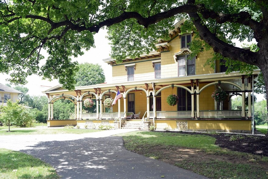 827 Philadelphia Ave, Chambersburg, PA for sale - Building Photo - Image 3 of 85