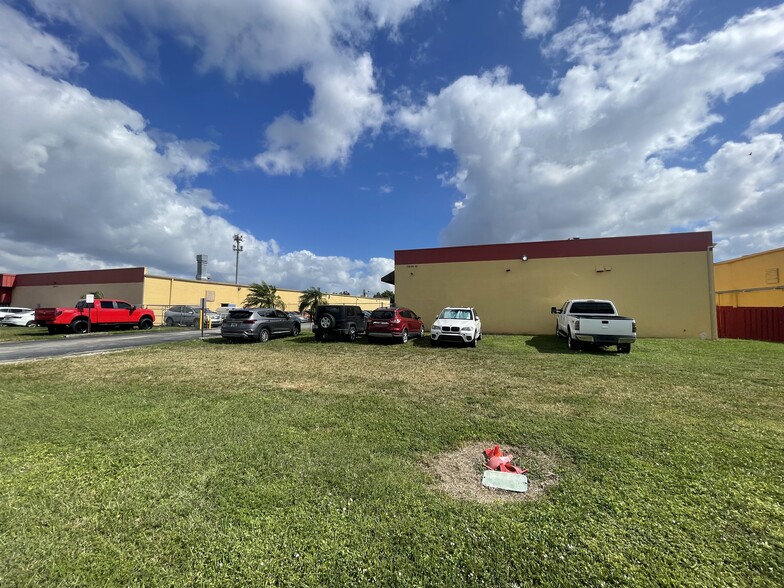 13815-13831 SW 139th Ct, Miami, FL for lease - Building Photo - Image 3 of 9