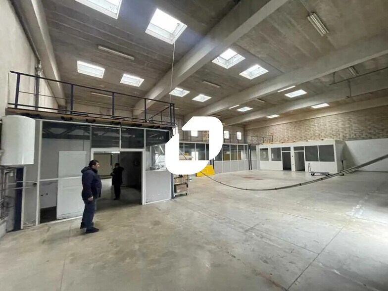 10 Rue du Moulin Vert, Vert for lease - Building Photo - Image 2 of 18