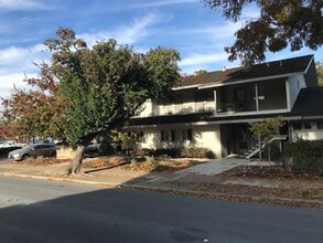 2875 Middlefield Rd, Palo Alto, CA for lease Building Photo- Image 2 of 5