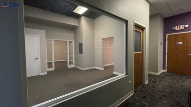 524 W State St, Geneva, IL for lease Interior Photo- Image 1 of 7