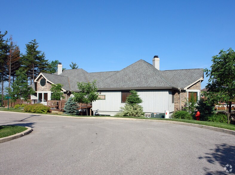 3924 Clock Pointe Trl, Stow, OH for lease - Primary Photo - Image 1 of 3