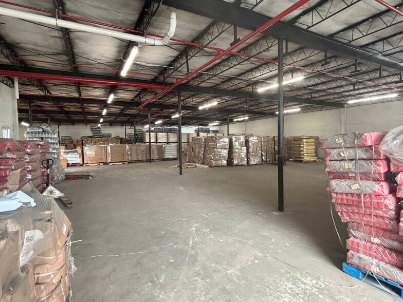 6220 NW 37th Ave, Miami, FL for lease - Building Photo - Image 2 of 4