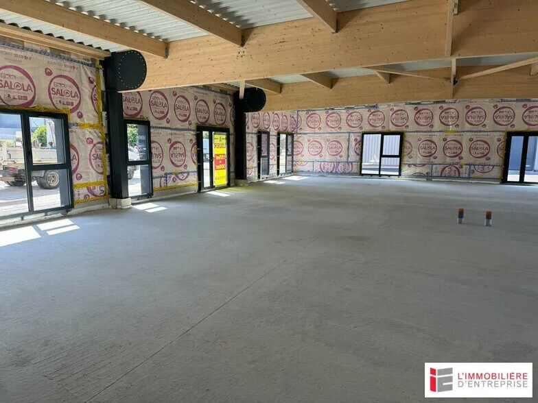 Flex in La Bouëxière for lease - Building Photo - Image 3 of 11