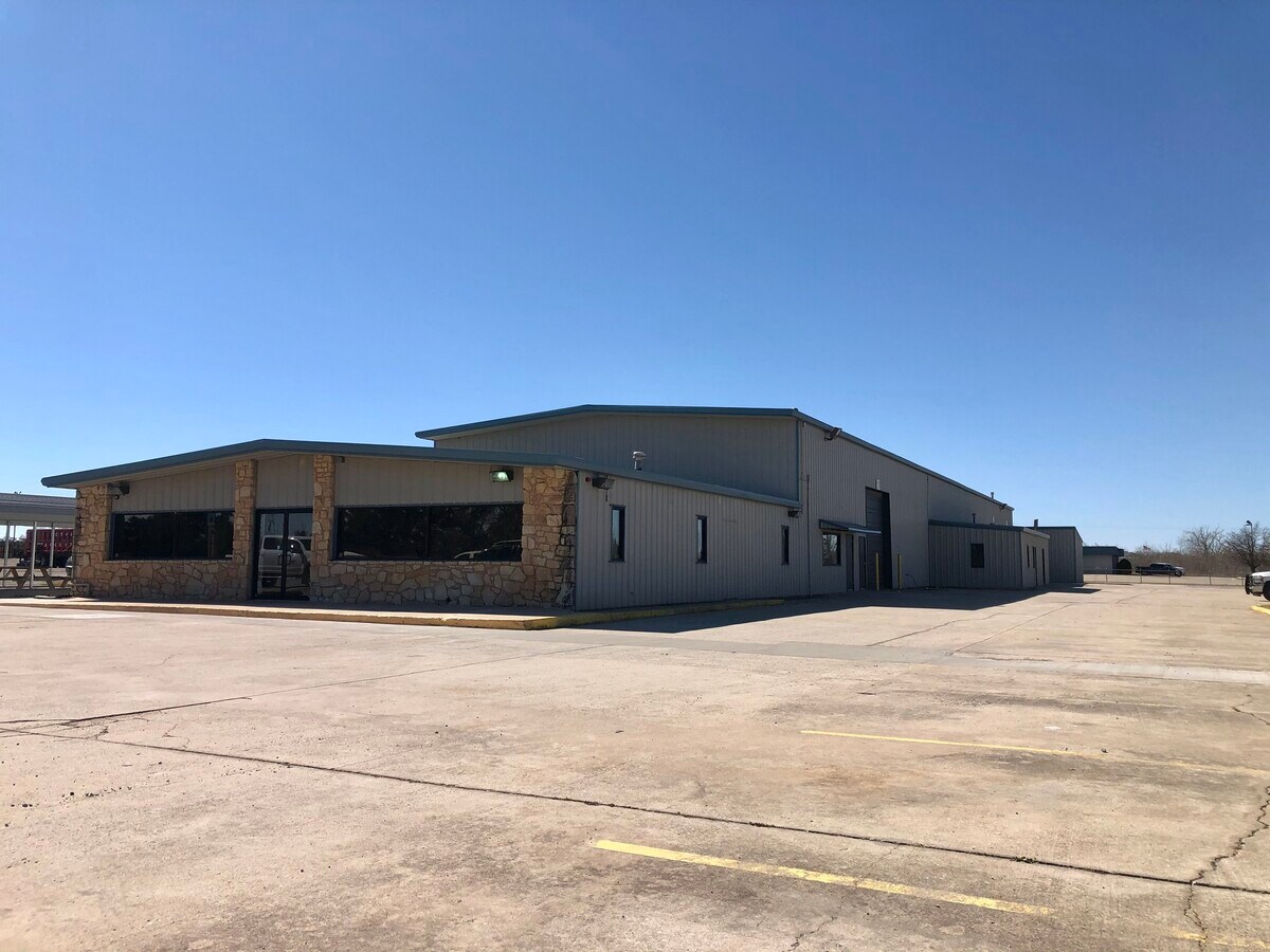 10840 NW 10th St, Yukon, OK 73099