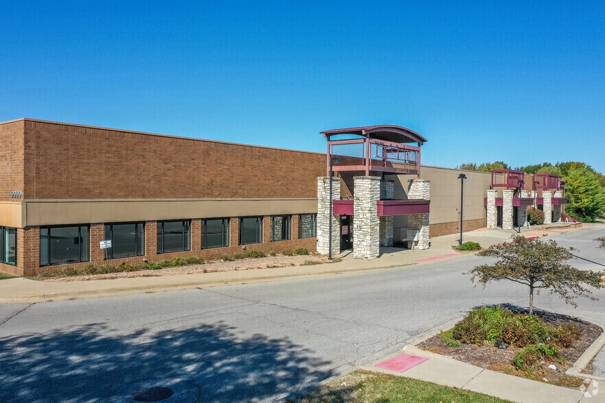Retail in Clive, IA for sale - Primary Photo - Image 1 of 1