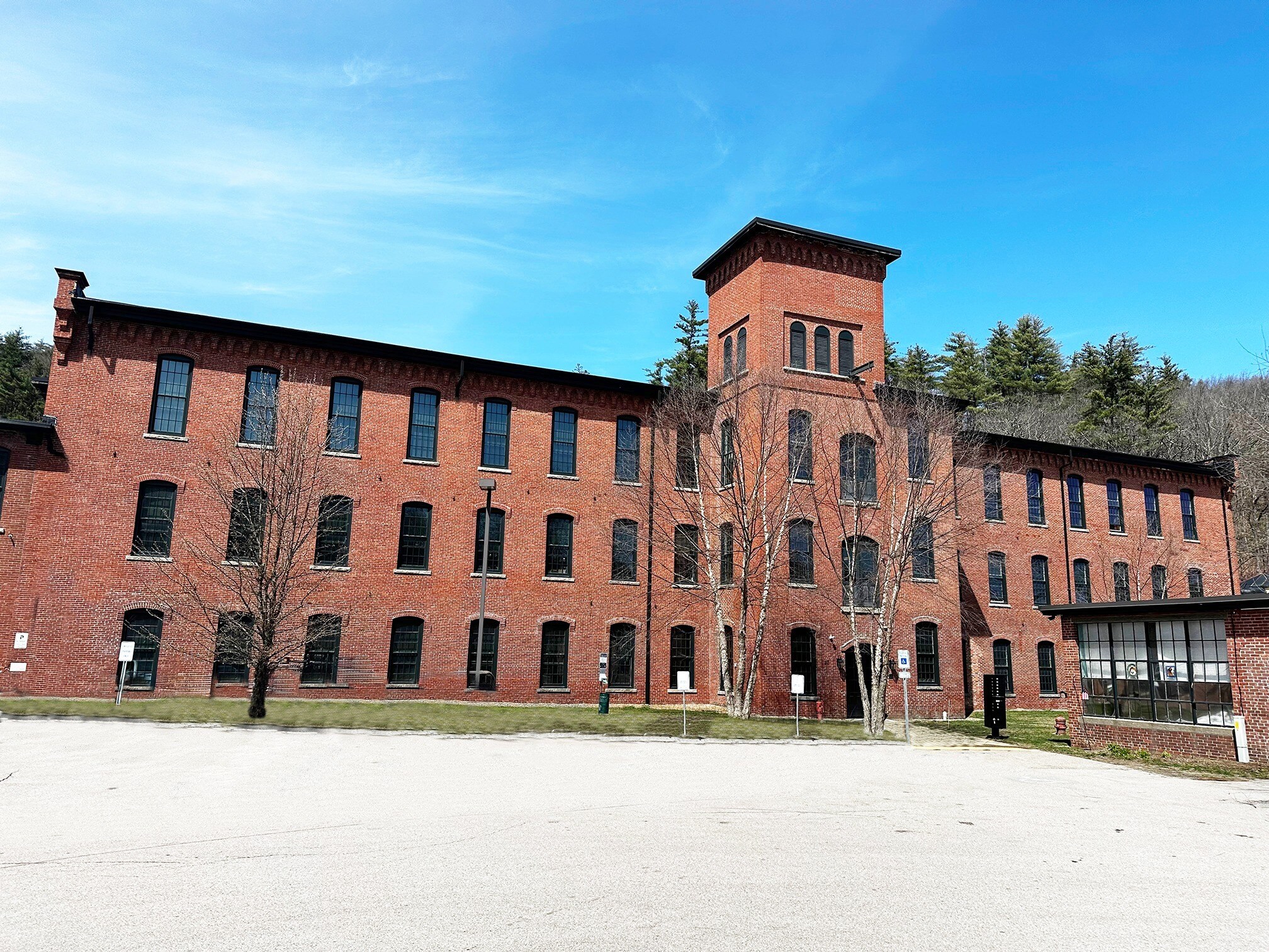 37 Wilton Rd, Milford, NH for sale Primary Photo- Image 1 of 1